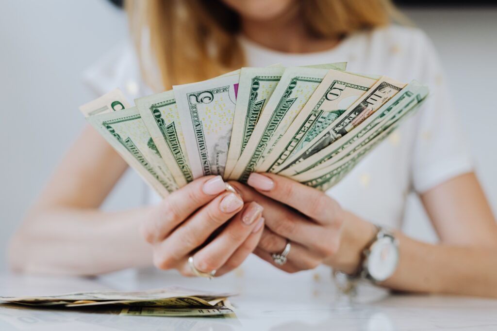 Cómo ahorrar dinero cada mes aunque ganes poco